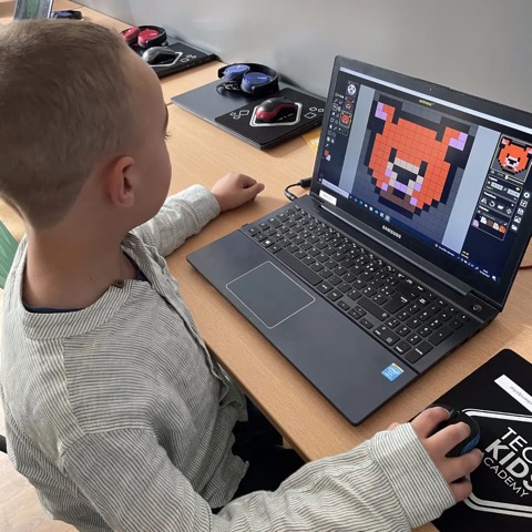 atelier numérique 5-6 ans pixel art dessin 2D et 3D